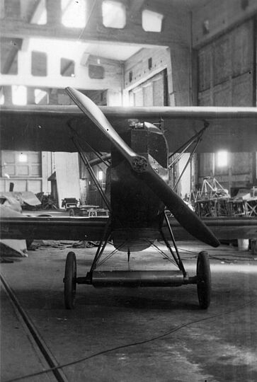 Foto: Die Fokker D.VII des Deutschen Museums vermutlich im Juni/Juli 1940 in einer von Fokker NL genutzten Werkhalle in Amsterdam.