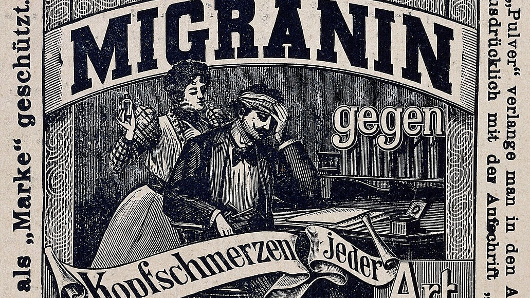 Zeitungswerbung. Zeichnung zeigt Mann mit Kopfschmerzen vor Schreibtisch, Frau hinter ihm stehend hält Fläschchen in der Hand. Migränin als Überschrift.