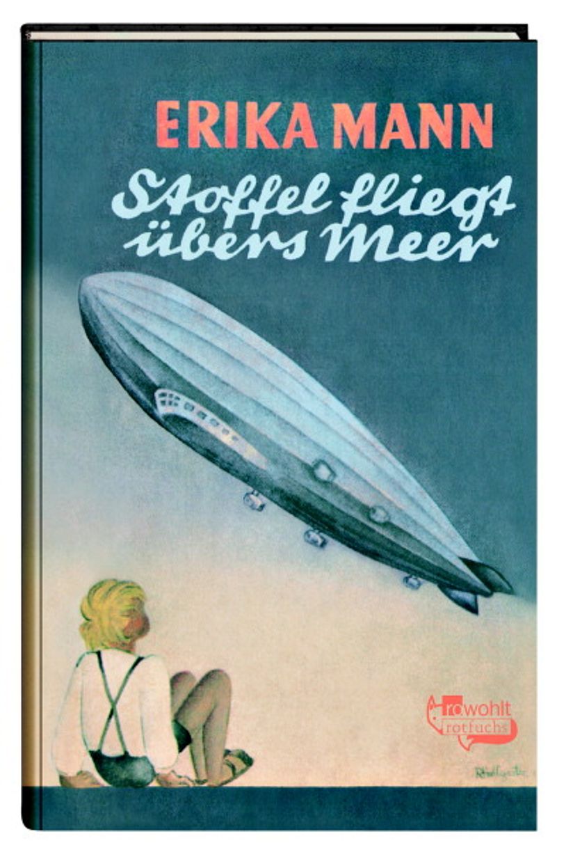Umschlag von „Stoffel fliegt übers Meer“, mit einer Illustration eines am Boden sitzenden Jungen und eines fliegenden Zeppelins.