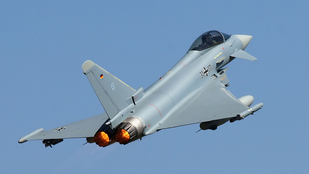 Totale eines deutschen Eurofighters beim Start (2010)