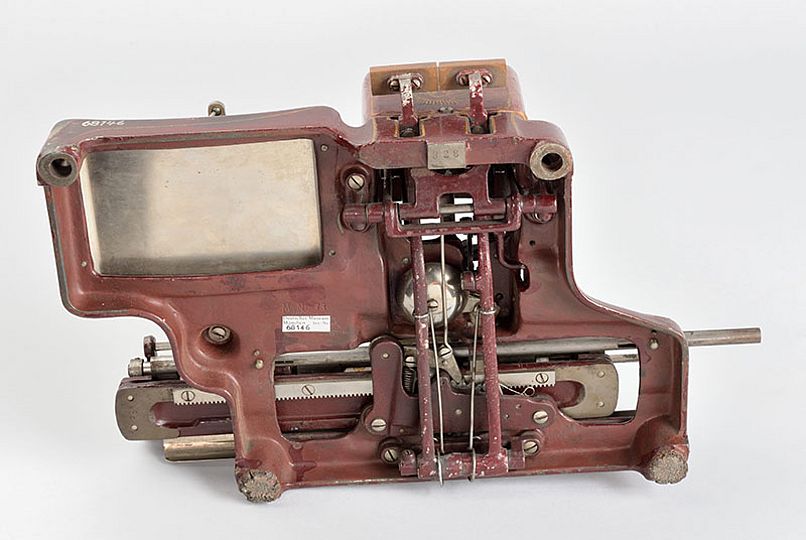Bodenansicht der Schreibmaschine "Mignon".